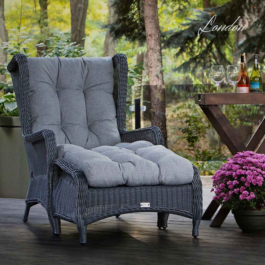 Zahradní sedací sestava LONDON LOUNGE Terico. Skládá se ze dvou velkých křesel, dvou podnožek a konferenčního stolku.